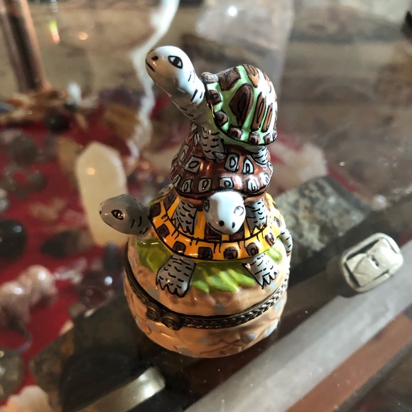 Collectible turtle trinket box. Little frog inside - Picture 4 of 4